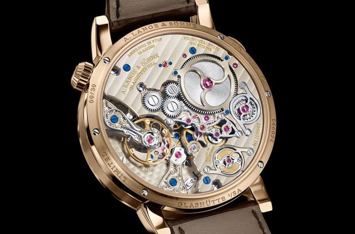 Zeitwerk Minute Repeater搭载的L043.5手上炼机芯除了具备跳字显示，它的报时功能还属于十进制，独步表坛的设计令人惊艳。