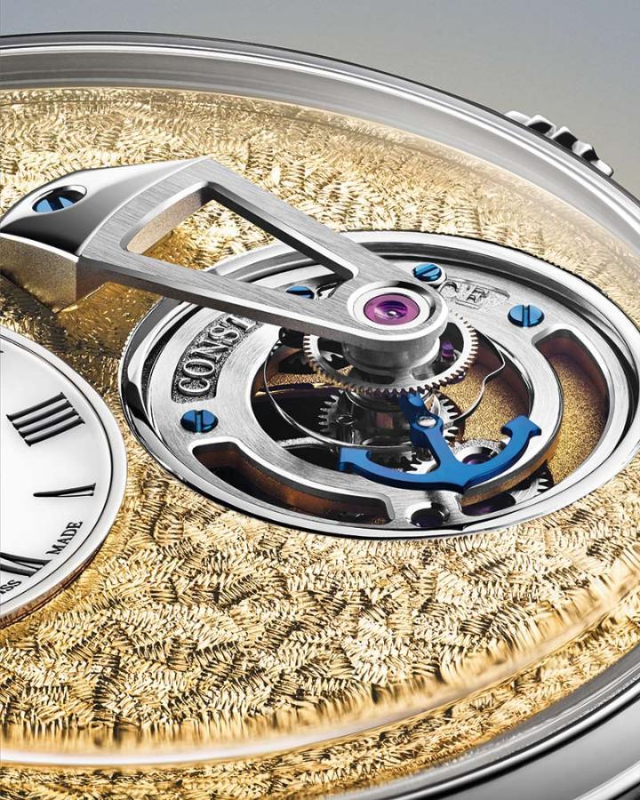 秒钟的显示并非由传统指针完成，而是以一枚手工烧蓝的船锚形尖端加以指示，同时也是恒定动力装置的结构桥板。