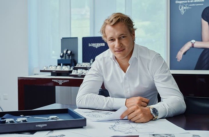 Marco Odermatt 2023年一举刷新男子滑雪选手的单季最高分成绩，将自己加载史册中奠定一席之地。
