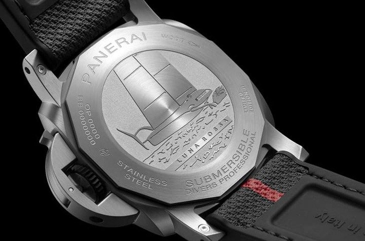 实底盖镌刻著Luna Rossa AC75帆船图案，将手表的联名主题淋漓演绎，同时表背右侧也刻上限量字样突显手表的稀有性。