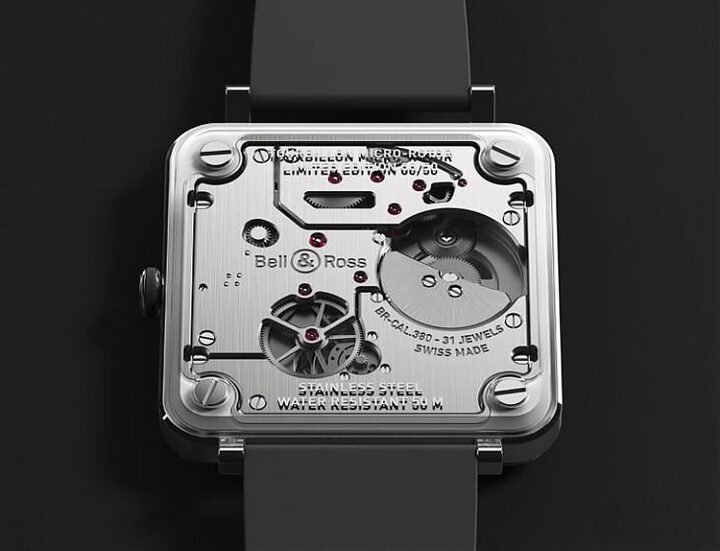 BR-X2 Tourbillon Micro-Rotor顾名思义搭载了柏莱士少见的微型自动盘机芯，并将表壳和机芯融为一体的概念具体呈现在外观造型