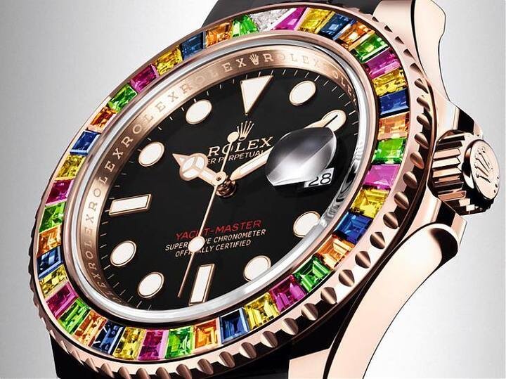 Yacht-Master首度採用宝石镶嵌工艺，劳力士将各色宝石依照一定的色彩顺序逻辑排列，缤纷中有秩序地演绎出系列前所未见的华丽感