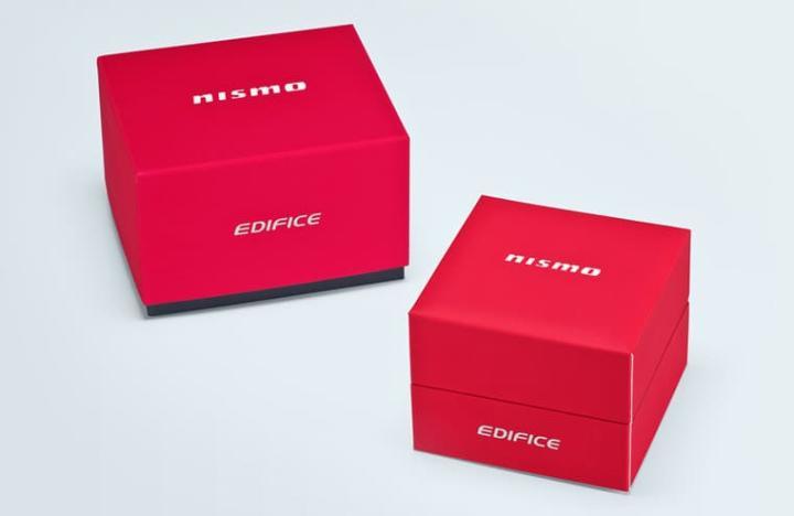 外盒包装采用NISMO的招牌颜色打造。