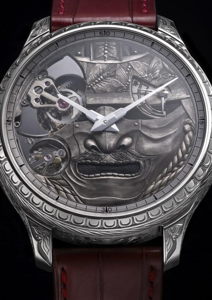 萧邦将日本武士道精神结合瑞士精密制表工艺，以艺术手法诠释荣誉、纪律与坚毅的哲学信仰。