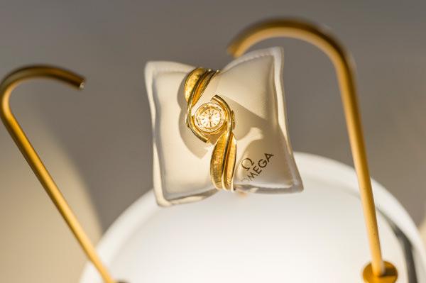 1959年欧米茄“Leaves”华贵蓝宝石腕表