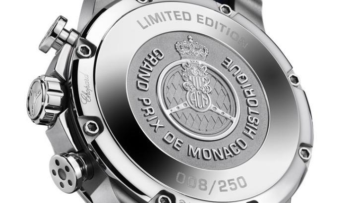 实底盖上刻印了摩纳哥大奖赛的Logo，同时也刻上了表款的限量编号，藉此提升其收藏吸引力