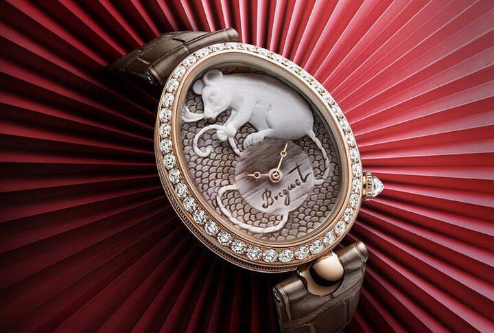 宝玑2020年所推出的鼠年生肖表除了Classique 7145之外，尚有Reine de Naples Cammea 8955，此为宝玑睽违两年后再度推出的贝壳浮雕生肖表作品