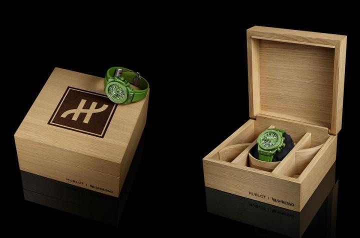 表款的表盒也蕴含环保概念，而且从Big Bang Unico Nespresso Origin计时码表开始，未来这种“生态绿环保表盒”将逐步普及到宇舶旗下作品。