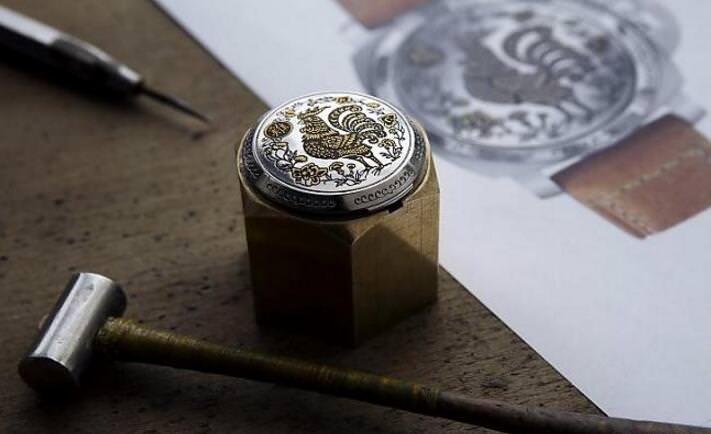 终于大功告成的鸡年浮雕，气宇轩昂的公鸡力于表盖中十分的有艺术感也很帅气