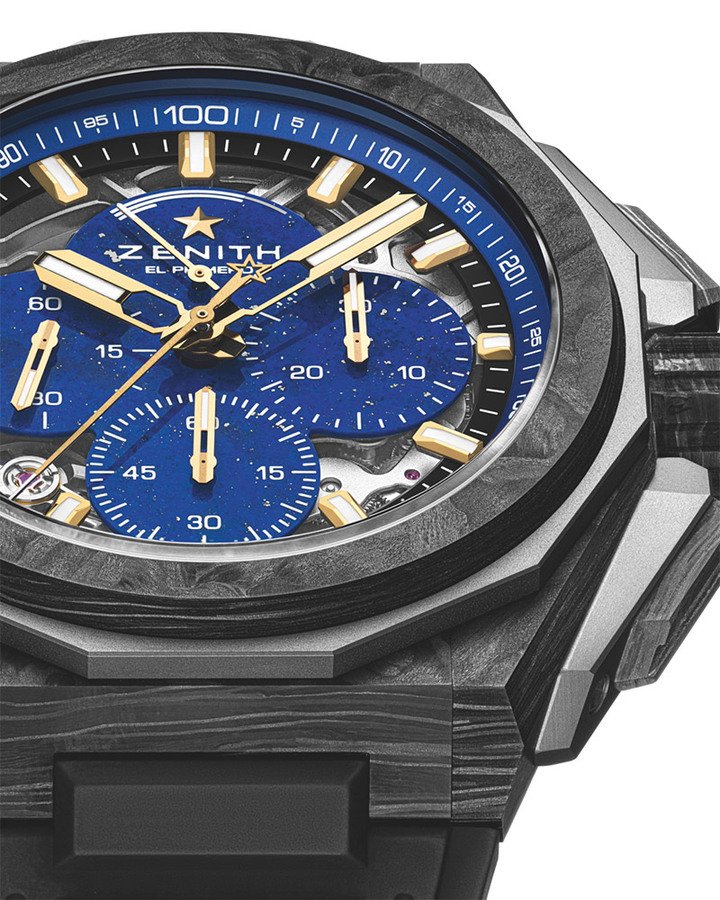 全新 Defy Extreme Lapis Lazuli II 搭载青金石表盘，鲜亮色泽与沉稳深色表壳形成强烈视觉反差。