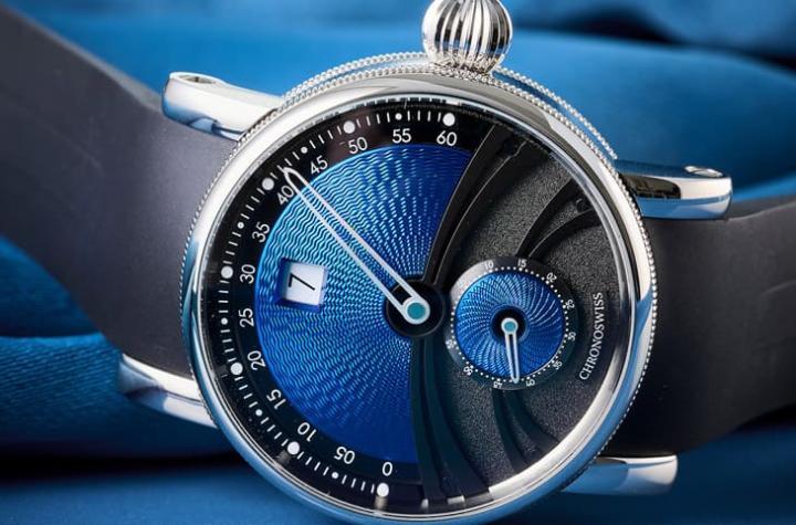 CHRONOSWISS限量发行新作Delphis Sapphire德尔菲蓝色之魅，手表的不锈钢表壳搭配蓝色点缀散发诱人质感。