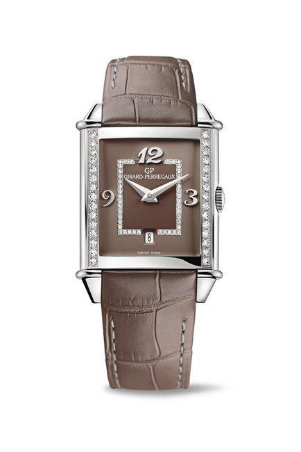 宛如绮丽宝石一般的Vintage 1945系列腕表，备有与表盘同色系的鳄鱼皮表带，搭配三重式折叠表扣