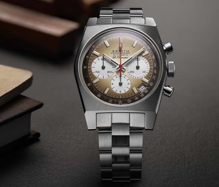 Chronomaster Revival A385除了皮表带款式，同时也有不锈钢炼带款式