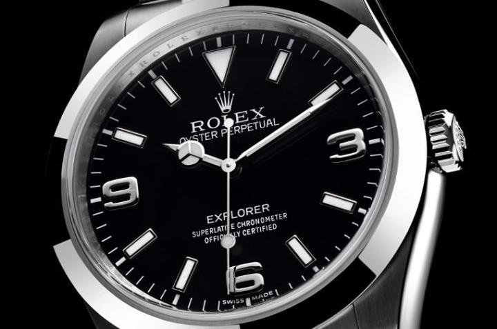 现代的Explorer在2010年改款后确立起基本架构，当年包括表径加大以及更换机芯等规格变动，都还延续至今