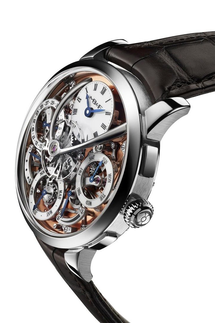 Legacy Machine Perpetual 2023年首度换上不锈钢材质，搭配同为此款式首见的鲑鱼红色面盘。
