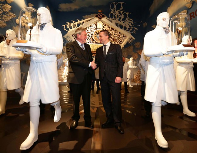  (左）制表厂的创始人与Hommage系列的创造者Roger Dubuis先生,、ROGER DUBUIS罗杰杜彼行政总裁Jean-Marc Pontroué先生