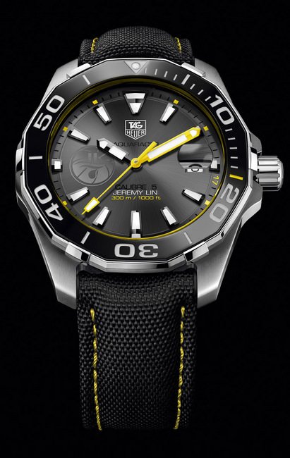  TAG HEUER 豪雅Aquaracer竞潜系列300米陶瓷计时码表林书豪特别版腕表，搭载 Calibre 5日历视窗显示功能自动机芯