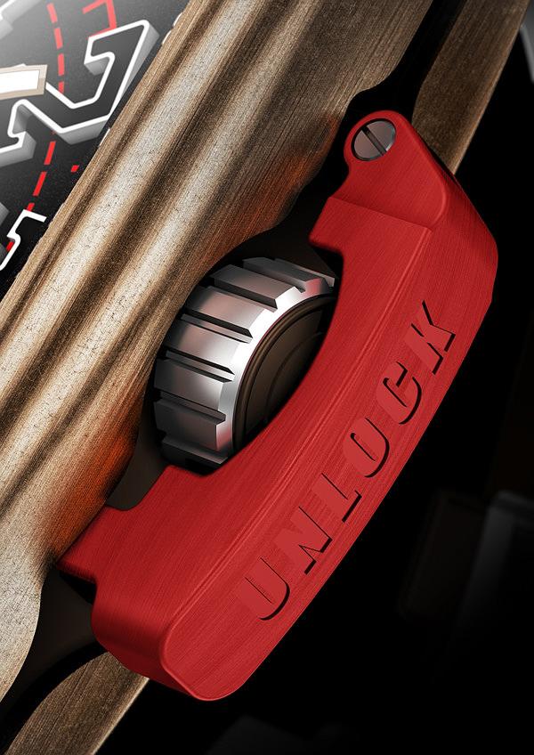 表冠设有红色护桥，突显腕表坚固耐用的特质和刚强的风格