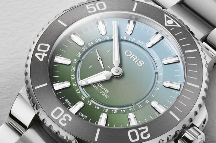 ORIS相隔两年推出Dat Watt II限量表，手表采用不锈钢材质搭配灰色钨合金表圈，面盘呈现渐层绿色调显得清爽宜人。
