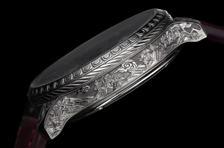 表壳需高精度雕刻，内部复杂结构则组装不易，手表同样获日内瓦印记肯定，象征制作与性能双重卓越。