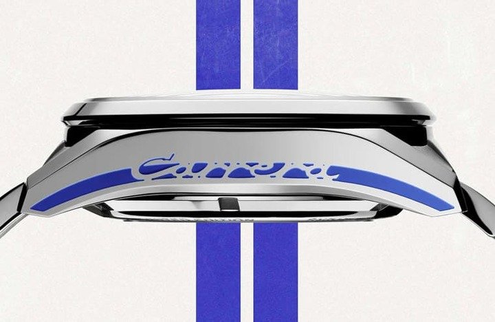 表侧阳刻”Carrera”草写字样。