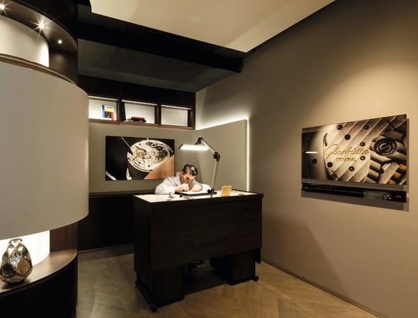 顾客可以在精品店内向经验丰富的品牌特派制表师咨询腕表知识