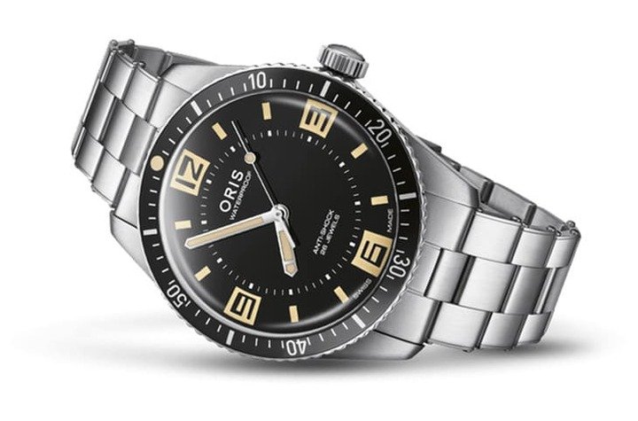 Divers Sixty-Five 60周年纪念表承袭古董表的设计精髓，并融合现代制表工艺以更符合当前市场所需，如表径还是扩增为40mm。