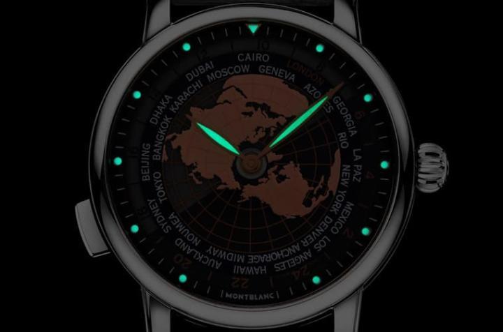 手表的分钟刻度与指针都涂上夜光物料，确保其在暗处还是能发挥显时效果。