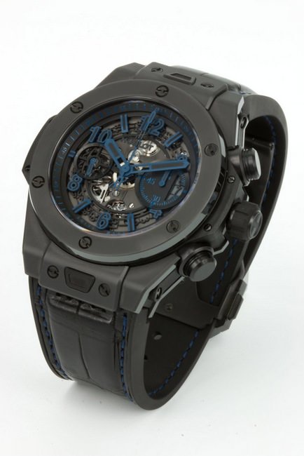  Big Bang Unico All Black 腕表搭载自家制造UNICO机芯与Big Bang设计的完美融合