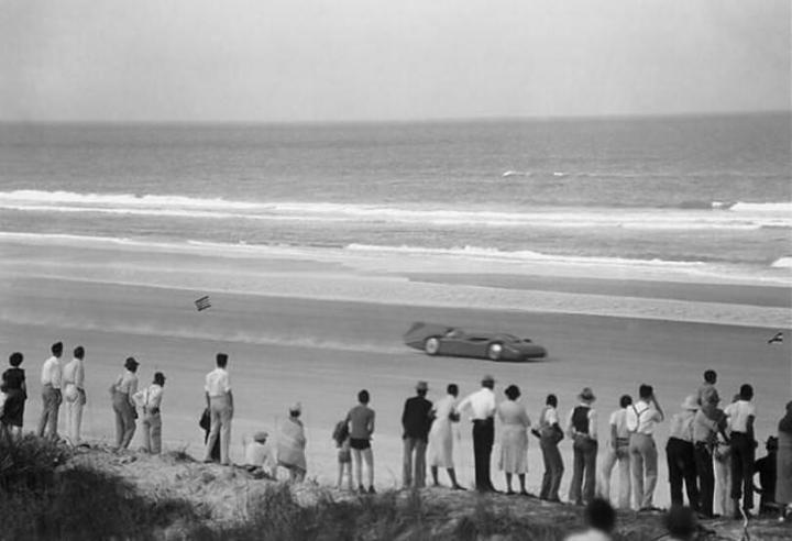 1903年至1935年期间美国佛罗里达州的迪通拿市，有80多个正式竞速记录在此诞生，其中14个更是全球最快纪录