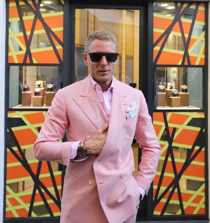 Lapo Elkann提到航海一直是他人生中的重要部分，这使得他提出以游艇作为这次联名企划的核心主题