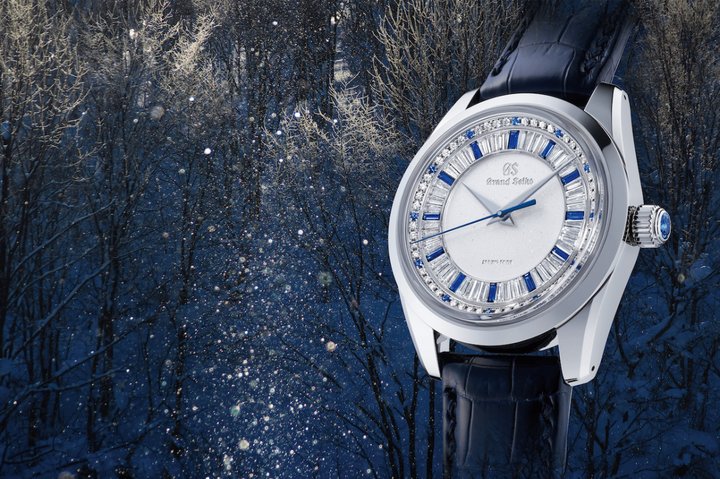 这款手表具备所有GRAND SEIKO的经典要素。它非常易读、极为精准，并具备沉稳美学。面盘上可见钻石化身分标，蓝宝石则成为时标，让人得以一眼判读时间