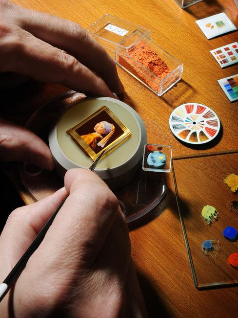 工匠凭借丰富经验及精湛手艺将设计、技术构造、制表艺术和精湛工艺融为一体， 尽显卓越风格