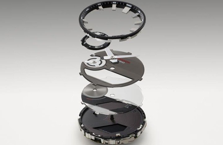 GST-B500号称G-STEEL系列史上最轻、最薄的作品，同时其采用3D立体面盘设计以助于提升读时清晰度。