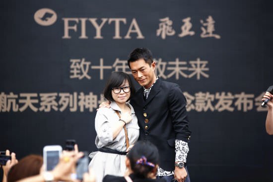 古仔与粉丝合影