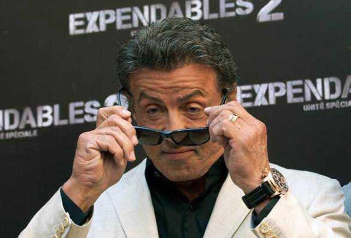 Sylvester Stallone过去在出席浴血任务电影宣传活动时，手上也曾佩戴宝齐莱的柏拉维TravelTec手表
