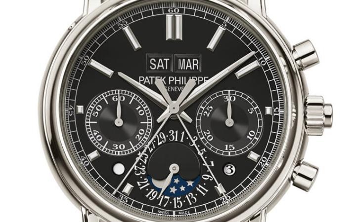 中置时分针与双针计时秒针，12点钟位置月份、星期显示窗并列，3、9点钟的小表盘分别为30分钟计时与小秒显示盘