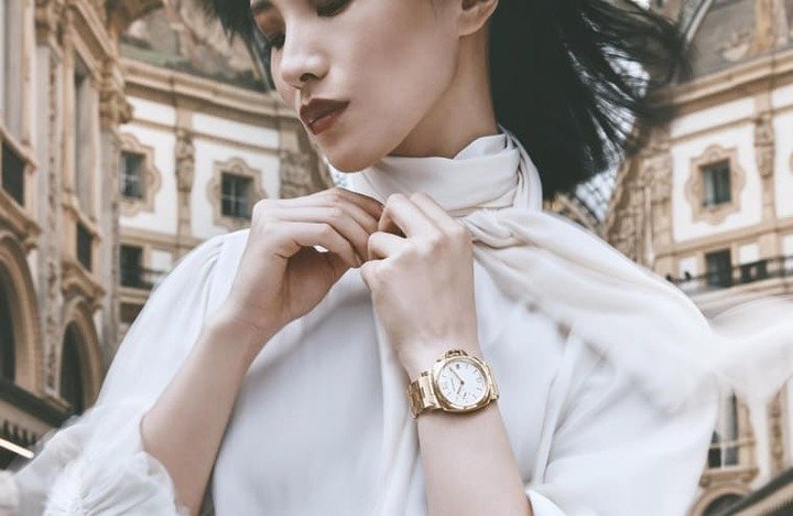 全表都是Goldtech™红金材质，佩戴在手上格外抢眼华丽。
