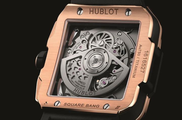 透明底盖露出手表搭载的Unico自动机芯，其密致的结构确保手表拥有可靠性能与72小时充裕动能。