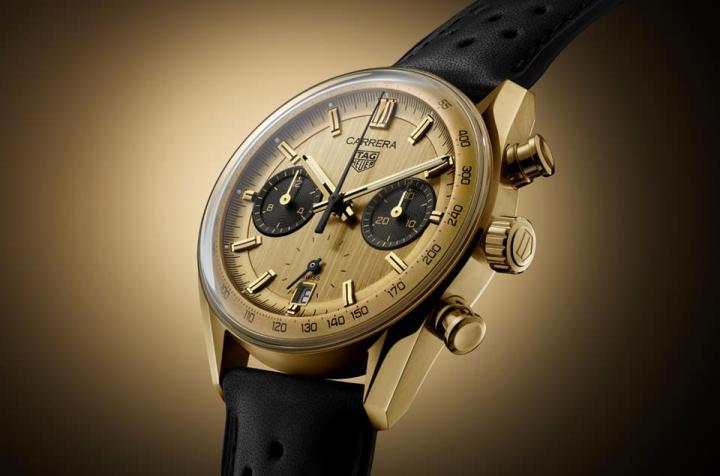 泰格豪雅以1960年代送给冠军车手的黄金特别版Carrera计时码表为灵感，创作出全新Carrera Chronograph黄金计时码表。