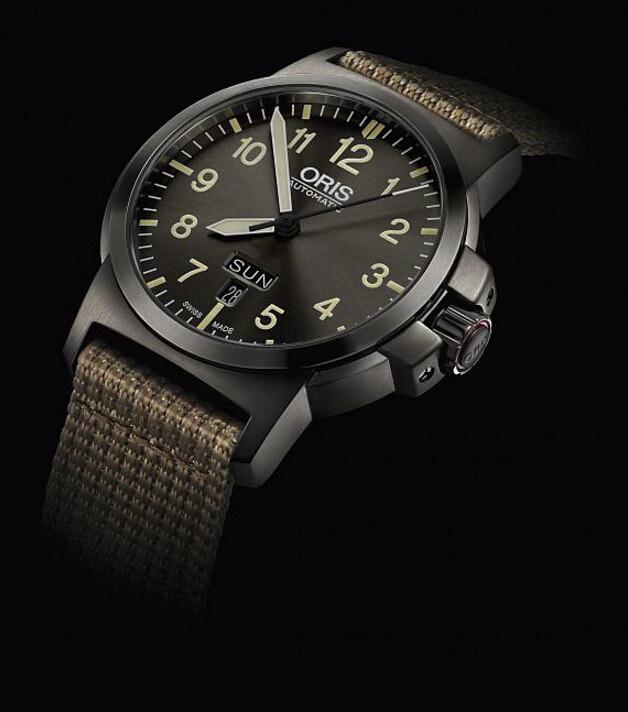 新款BC3星期日历腕表的42mm不锈钢表壳外覆枪灰色PVD镀层