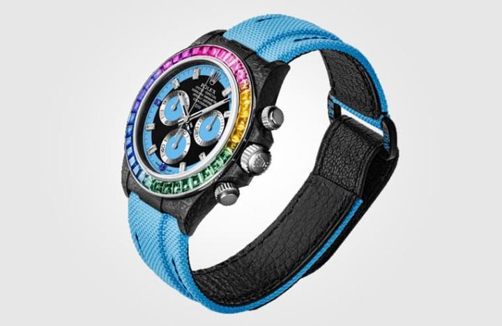手表的表带与面盘皆采用活力四射的Miami Blue这种蓝色，让人第一眼便留下深刻印象。Source：Designa Individual