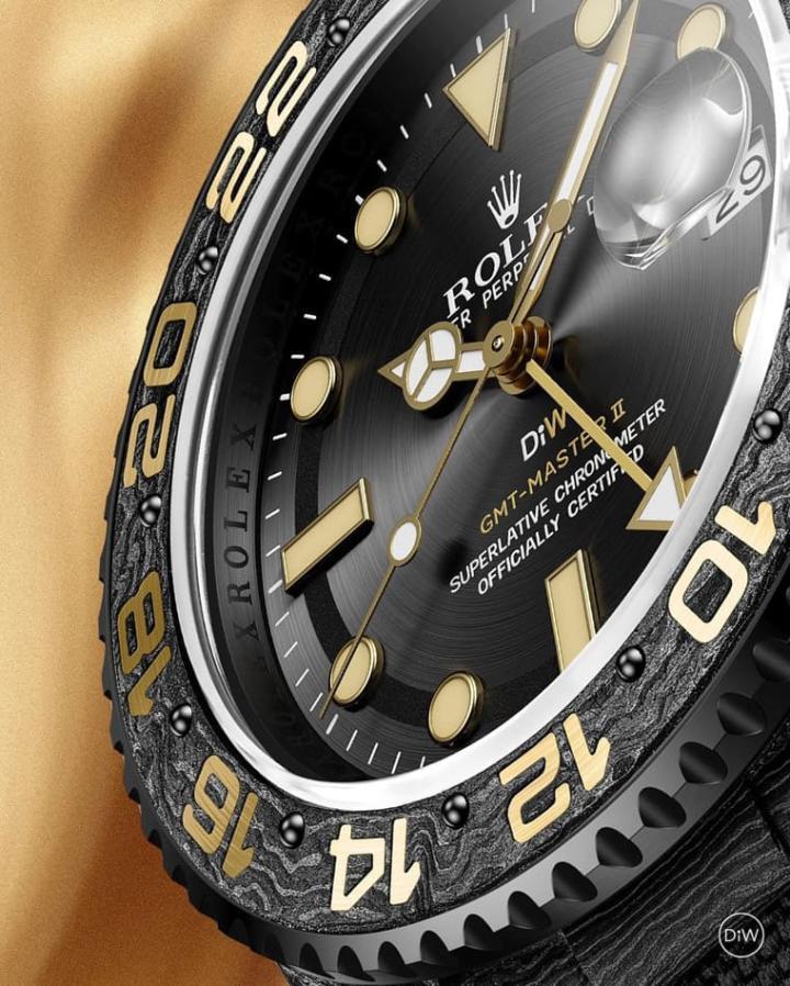 Golden C的表圈与面盘细节融入金色调，在碳纤维表壳与黑色面盘烘托下，散发一股高雅奢华气场。Source：Designa Individual Watches