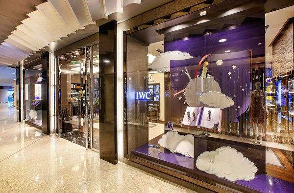 IWC万国表北京侨福芳草地旗舰店橱窗图片