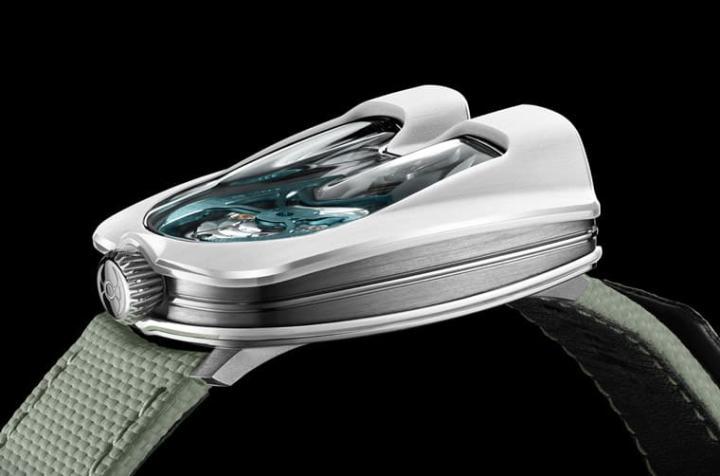 HM8 Mark 2采用品牌研发的CarbonMacrolon®材质制作表壳，其硬度高、轻量特性有助于提升手表耐用度与佩戴舒适性。