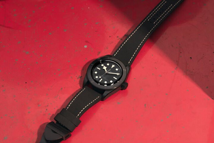 帝舵2021年别开生面推出换成黑色陶瓷表壳的Black Bay，其耐刮特性加上时尚的风格立刻引起市场瞩目