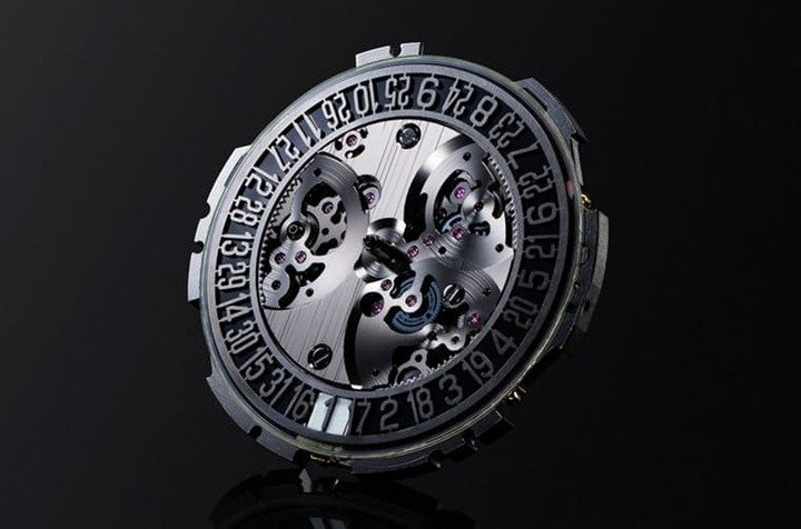 G-SHOCK为了G-D001特别打造了一款崭新机芯，其机芯主机板为金属材质，并有硅齿轮与红宝石轴承，内部导入卫星所使用的太阳能技术，有效提升电池的发电效率。