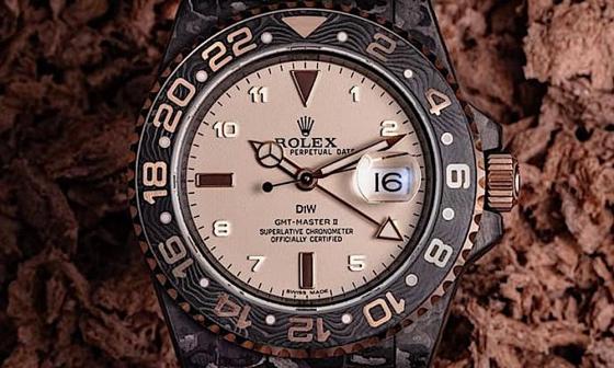 “沙漠”劳力士GMT-Master II 以永恒玫瑰金搭碳纤维展现低奢风格