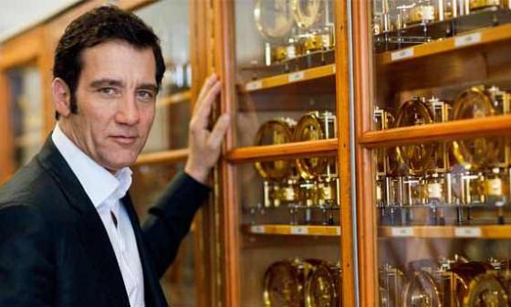 克里夫•欧文Clive Owen位于积家Jaeger-LeCoultre空气钟组装工作室