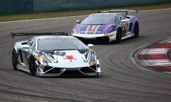 行驶在上海国际赛车场赛道上的Blancpain宝珀-兰博基尼Super Trofeo超级挑战赛赛车